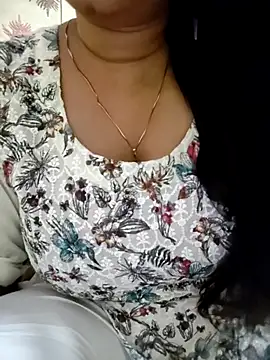 PARI51 online show from July 10, 8:42 pm