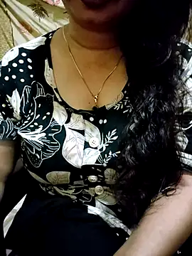 PARI51 online show from August 3, 8:58 pm