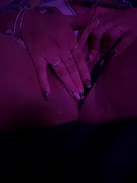 giigiis online show from April 9, 8:47 pm