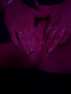 giigiis online show from April 7, 11:51 pm