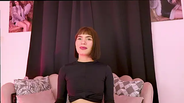 dakotacollins  online show from July 12, 4:35 am