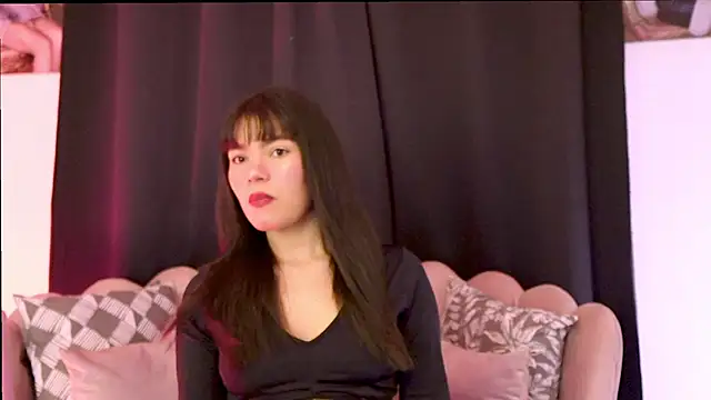 dakotacollins  online show from February 12, 10:11 pm