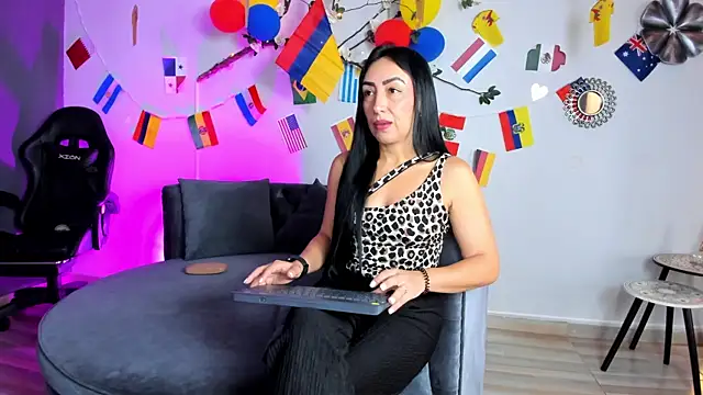Mia Davis   online show from June 22, 11:40 am