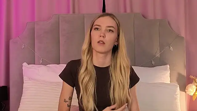 NikkiRyx online show from August 9, 5:16 pm