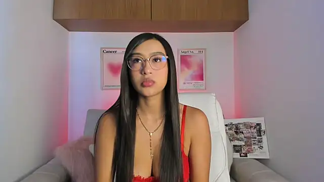 Gia Evanss online show from April 6, 1:56 pm