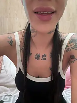 MelaFoxx online show from August 6, 7:10 pm