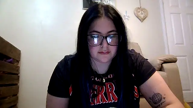 BabyDollxox15 online show from April 5, 7:13 pm