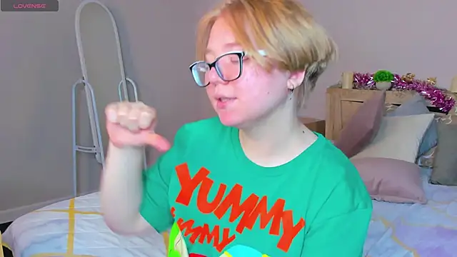 Lauraaa Smith online show from March 13, 7:53 am