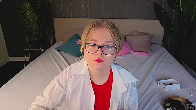 Lauraaa Smith online show from March 10, 1:09 am