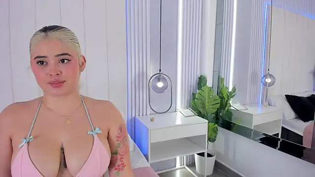 AlannaFoxx online show from March 3, 9:10 pm