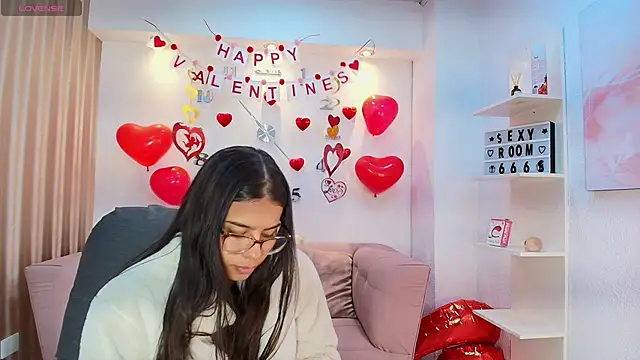 Luna Millers online show from February 19, 4:01 am