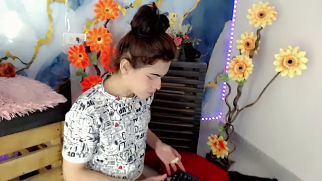 NathalialLooes online show from June 15, 5:51 am