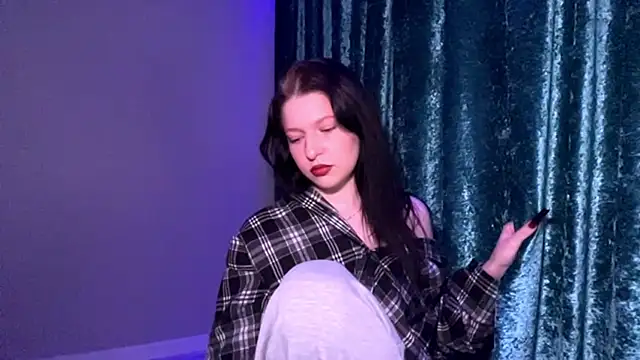 Sarahsolara online show from March 9, 3:59 pm