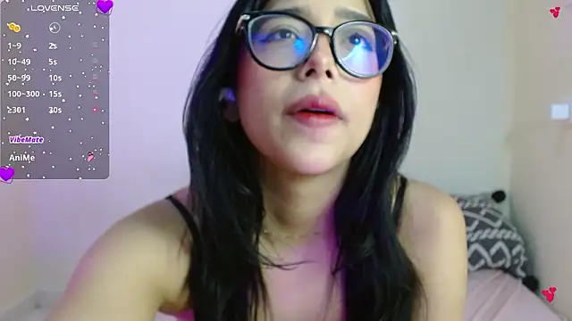 kimwii1 online show from March 13, 8:10 pm