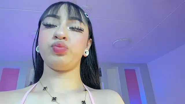 Maddie Rosee online show from March 7, 3:35 am