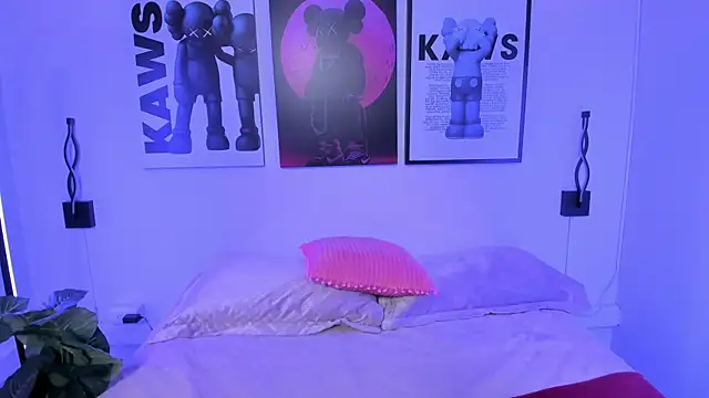 Maddie Rosee online show from March 17, 3:32 am