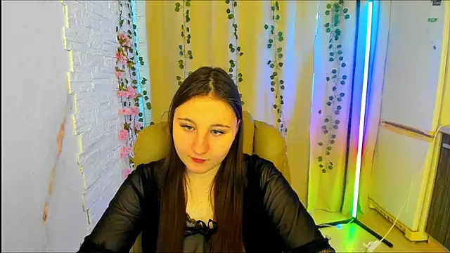 EvaxCharm online show from February 6, 4:16 am