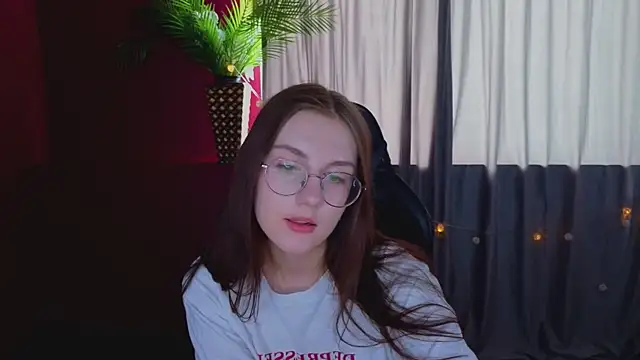 VixenLight online show from March 18, 5:45 am