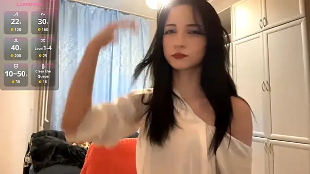 UrBabeLuna online show from February 2, 3:33 pm