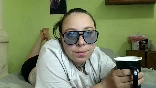MillaSourety online show from April 29, 3:26 pm