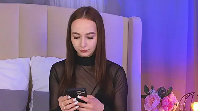 KiraLoo online show from June 24, 3:33 pm