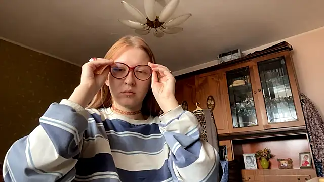 LaureenVielma online show from March 6, 7:14 am