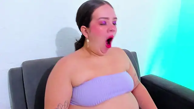 Emely pregnantt online show from March 11, 8:40 am