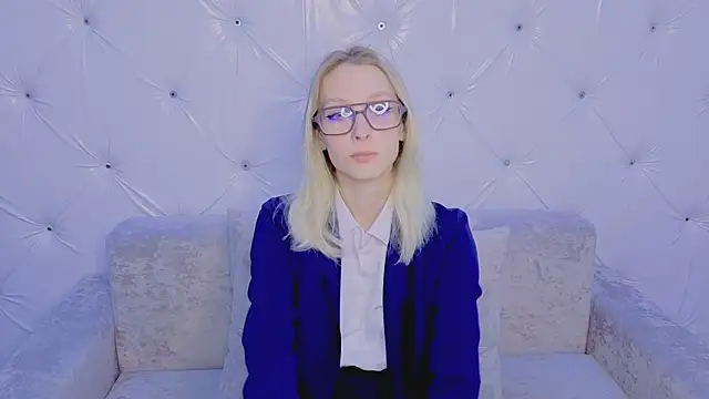 Akiro Kim7 online show from March 18, 2:27 am