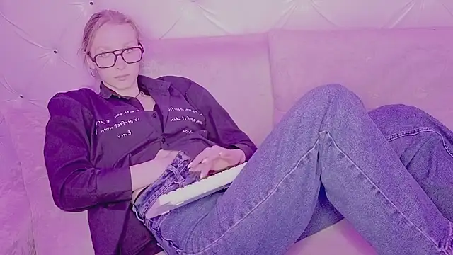 Akiro Kim7 online show from March 12, 4:04 am