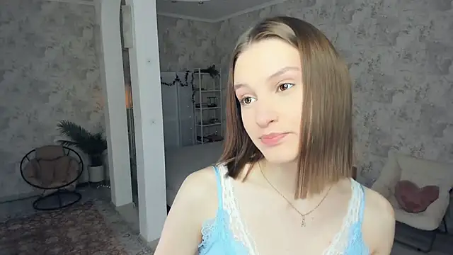 LianneBynon online show from April 30, 8:19 am