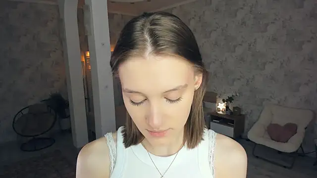 LianneBynon online show from June 15, 8:47 am