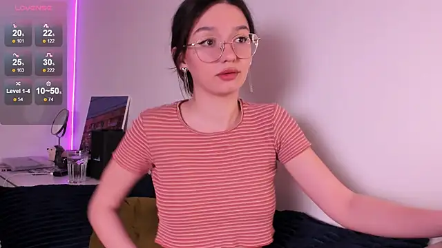 miabellee  online show from April 29, 9:09 pm