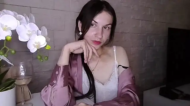 JuliaLovely online show from July 28, 7:04 pm
