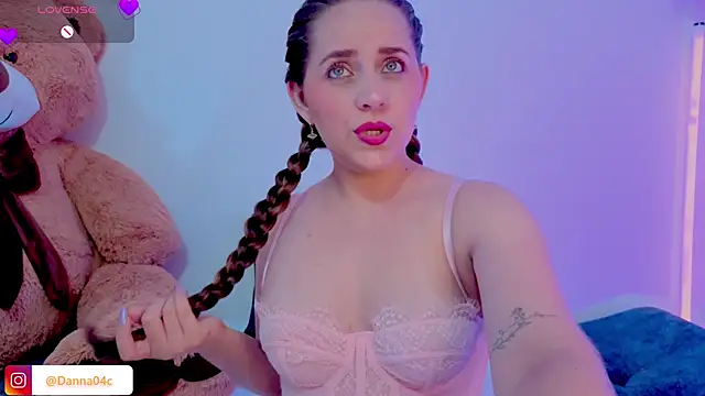 DannaCouper  online show from June 6, 11:49 am
