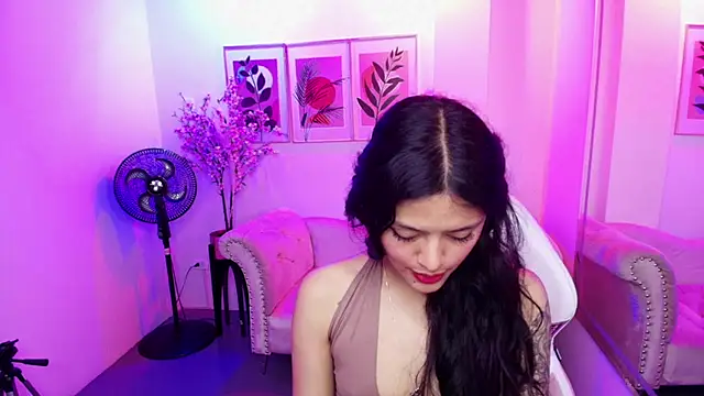 Maddie T18 online show from July 30, 11:33 am