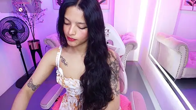 Maddie T18 online show from July 6, 11:48 am
