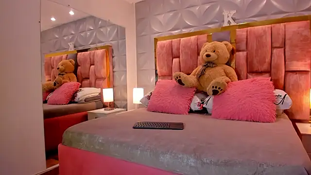 Paris Velvet online show from February 3, 10:01 pm