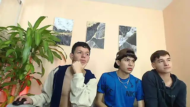 DesiresOfOlympus  online show from February 25, 9:13 pm