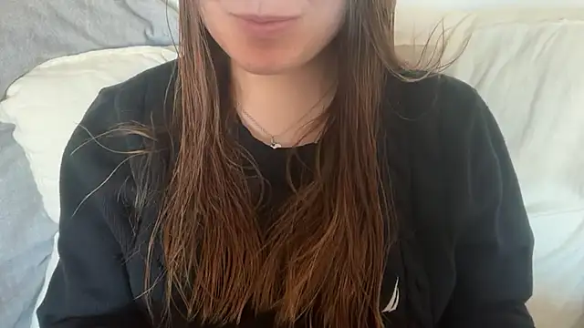 Lucyschickt online show from April 22, 5:32 pm