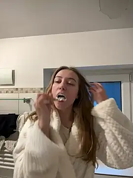 romyxxs online show from February 3, 7:02 am