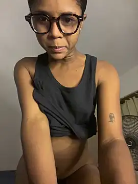 LIA PARKERR online show from March 11, 3:44 am