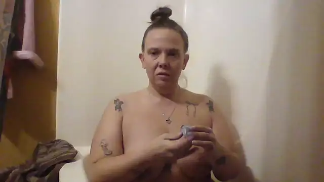 lickablelynn87 online show from March 20, 1:10 am