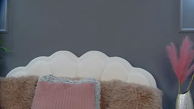 CrystalRedd online show from July 6, 5:24 am