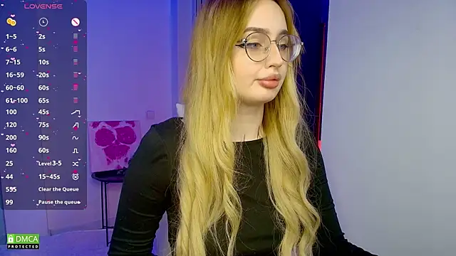 AdeLuna online show from May 3, 11:08 pm