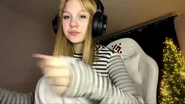 axin burnell online show from February 3, 5:28 pm