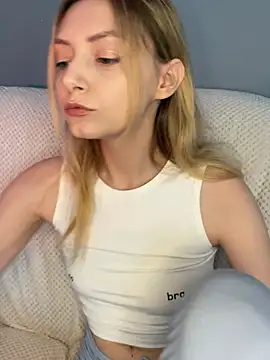 Leecey online show from February 21, 6:47 am