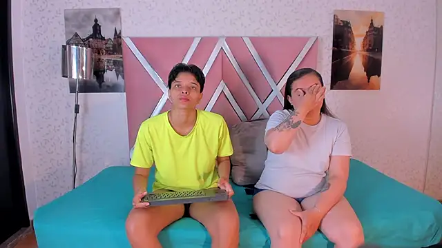 natasha and zoe online show from March 12, 11:24 am