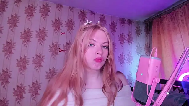 Cutie Bambi online show from June 25, 12:40 pm