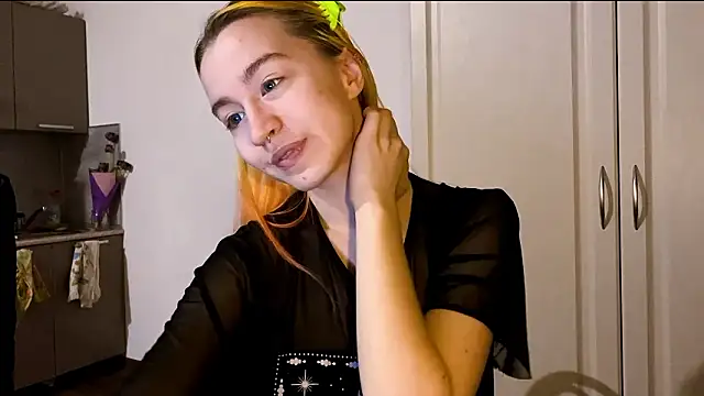 EmilyHein online show from March 13, 6:20 pm