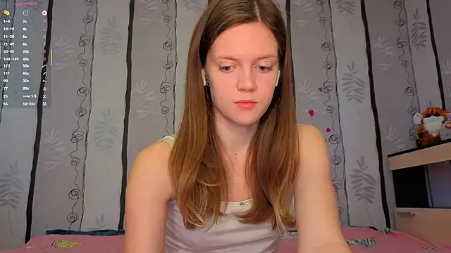SueFerreyra online show from June 26, 8:04 am